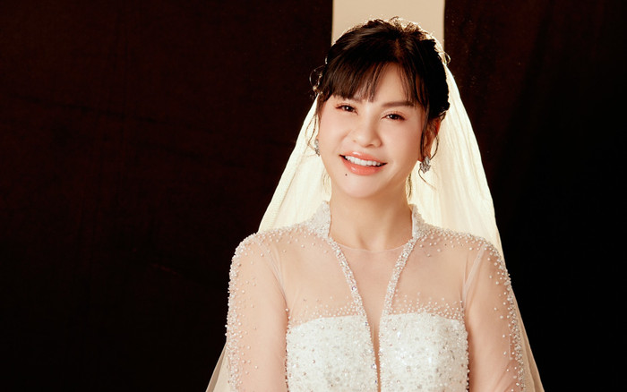 Cát Phượng rạng rỡ trong bộ ảnh cưới, thân mật với người đàn ông trẻ tuổi hậu chia tay Ảnh 2