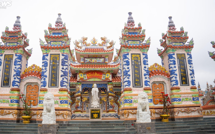 Choáng ngợp khu lăng mộ xa hoa bậc nhất Việt Nam được báo Tây khen ngợi, có ngôi trị giá 10 tỷ đồng Ảnh 2