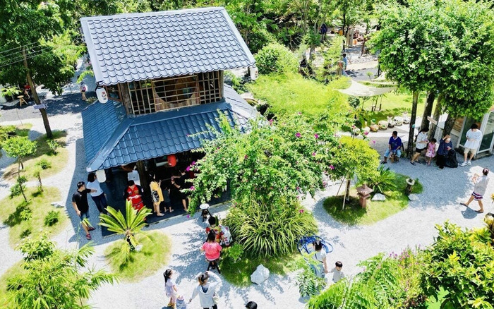 Quán cà phê mở trong nghĩa trang hút khách nườm nượp Ảnh 2