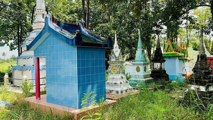 Quán cà phê mở trong nghĩa trang hút khách nườm nượp Ảnh 2
