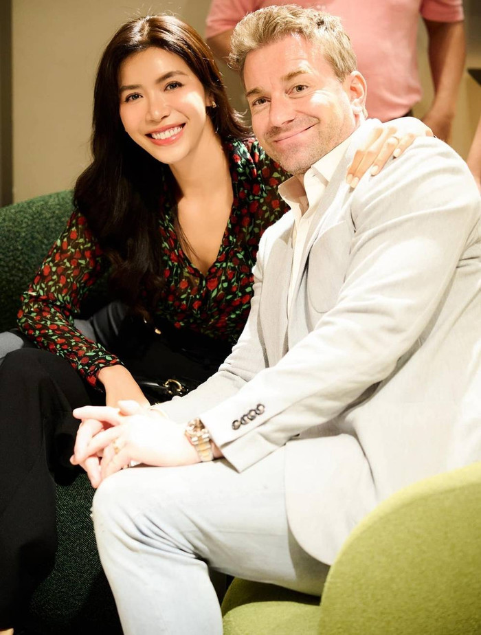 Minh Tú bày tỏ tình yêu và sự biết ơn đối với chồng vì đã cùng cô xây dựng một mái ấm hạnh phúc.