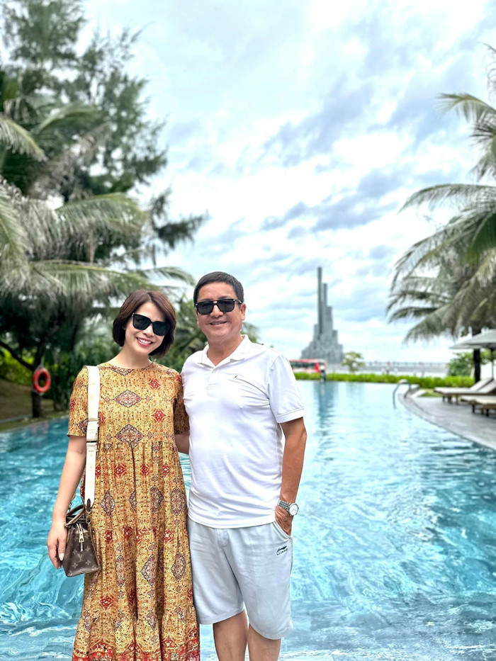 Thỉnh thoảng, NSƯT Chí Trung và bạn gái cùng nhau đi du lịch, tận hưởng khoảnh khắc hạnh phúc bên nhau. 