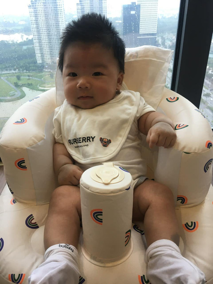 Chu Thanh Huyền thể hiện niềm hạnh phúc khi công khai hình ảnh cận mặt con trai Quang Hải.