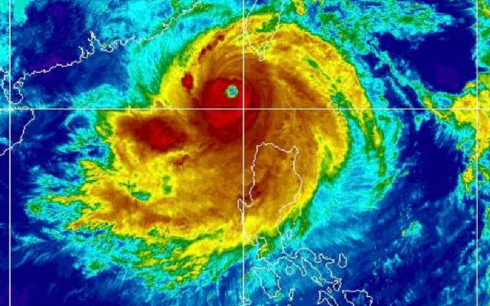 Cận cảnh mắt siêu bão Krathon: Cảnh báo cấp độ đỏ, giật cấp 17 gây biển động dữ dội Ảnh 2