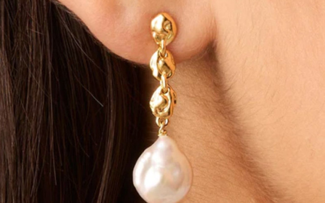 Cô gái mang bông tai vàng do bà ngoại tặng đi thẩm định, chuyên gia ngạc nhiên hỏi 1 câu Ảnh 2