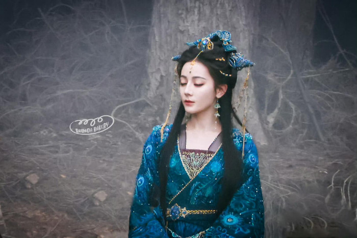 Địch Lệ Nhiệt Ba bị đoàn phim Mộ Tư Từ xem thường