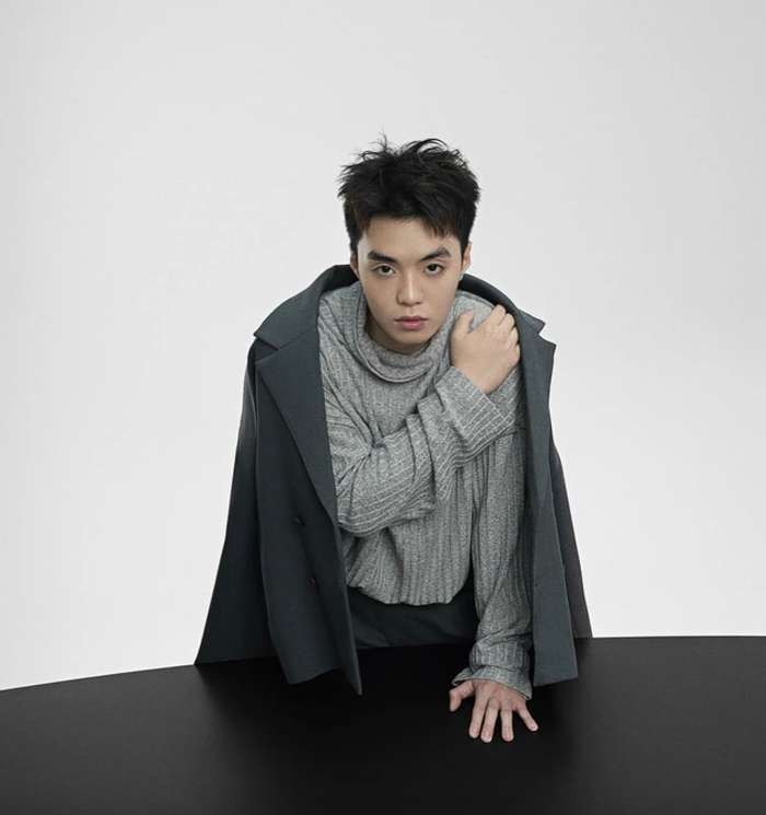 Negav nhận vô số 'gạch đá' từ cư dân mạng.