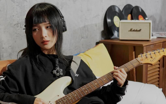 Một nữ ca sĩ bị phát hiện có bài đăng trong 'Hội khăn giấy ướt' của Negav Ảnh 2