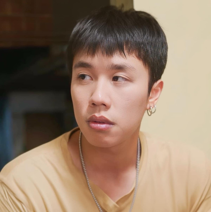 Màn thể hiện của nam diễn viên trẻ Long Vũ cũng không thể cứu vớt thiết lập nhân vật Chải tệ hại.