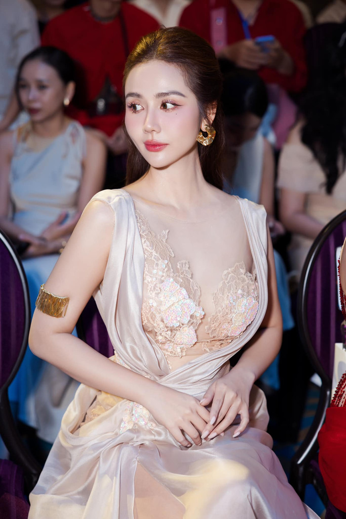 Huyền Lizzie là nữ đại gia ở tuổi 34