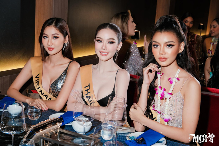 Quế Anh dính như sam với đại diện Thái Lan.