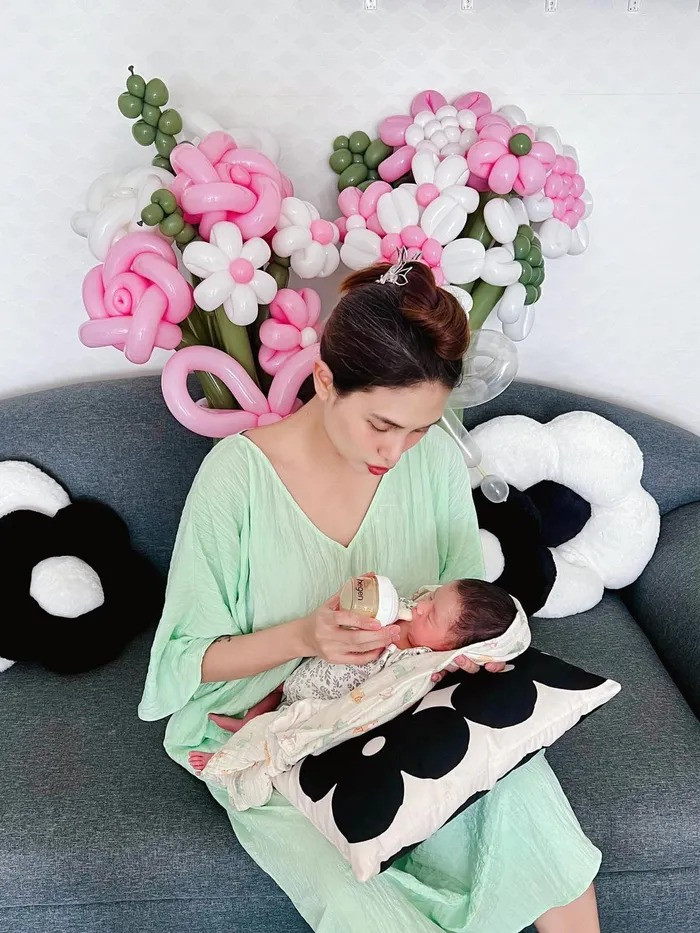 Võ Hoàng Yến hạnh phúc với hành trình làm mẹ.