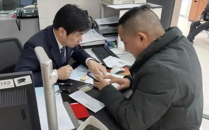 Tiền tiết kiệm 20 năm biến mất khó hiểu, người đàn ông đâm đơn kiện, phán quyết tòa án gây bất ngờ Ảnh 2