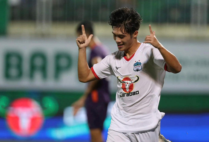 Buồn cho HAGL của bầu Đức nếu tiếp tục để cho Quốc Việt đến đội hạng Nhất. Ảnh: HAGL