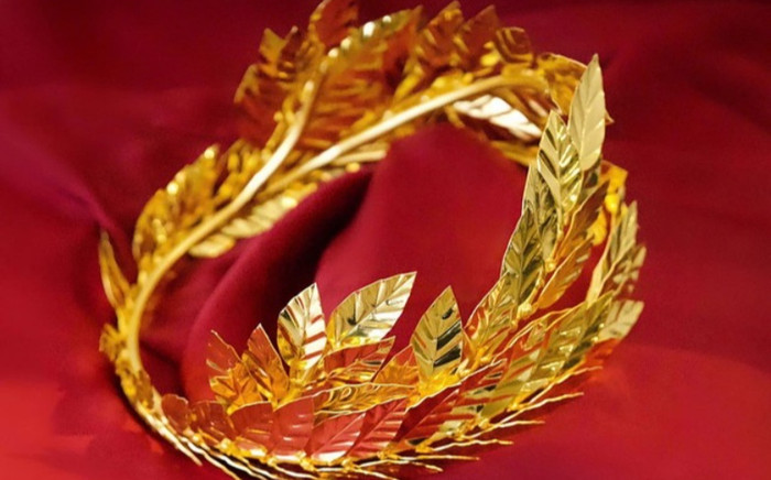 Cận cảnh vòng nguyệt quế mạ vàng 18K dành cho ngôi vô địch Đường lên đỉnh Olympia 2024 Ảnh 2