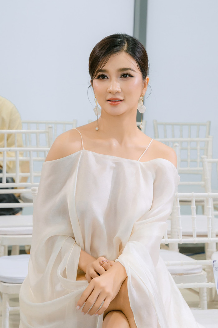 Dù có khối tài sản lớn, Kim Tuyến gần như không sử dụng đồ hiệu. Ảnh: FBNV