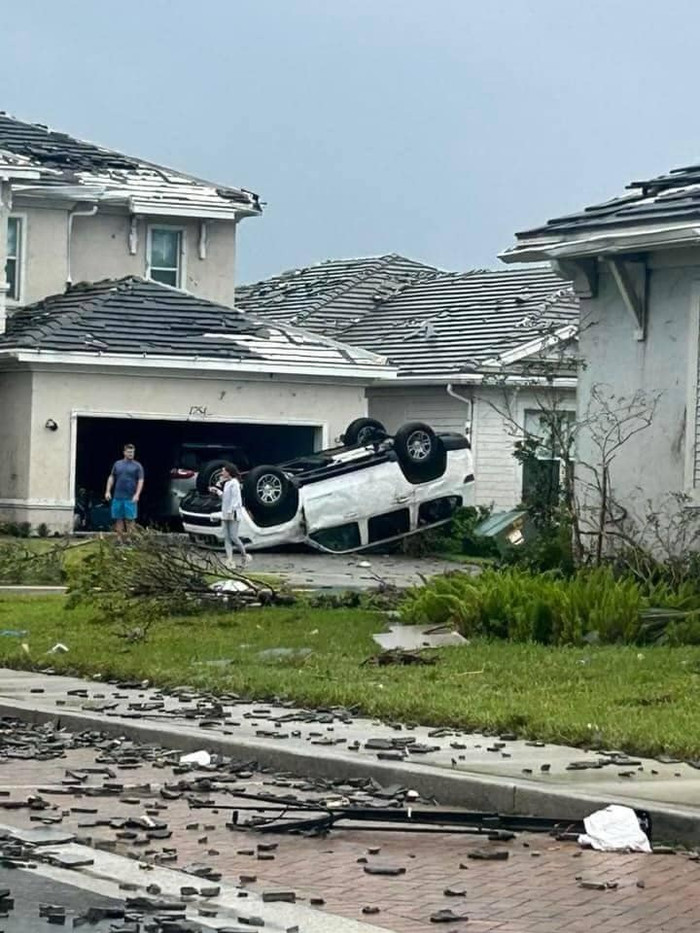 Thảm cảnh hoang tàn sau khi bão Milton đổ bộ Ảnh 3