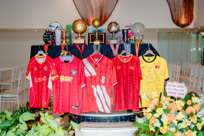 Hồng Sơn lần đầu tiết lộ về 'gia tài' quý trong sự nghiệp đá bóng. 