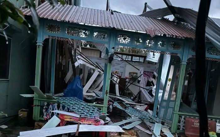 Kiên Giang: Lốc xoáy đánh sập 23 ngôi nhà, nhiều người bị thương Ảnh 2