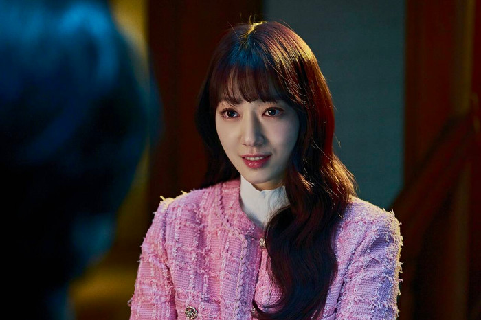 Park Shin Hye lột xác ngoạn mục trong vai ác ma ẩn trong thân xác nữ thẩm phán. 