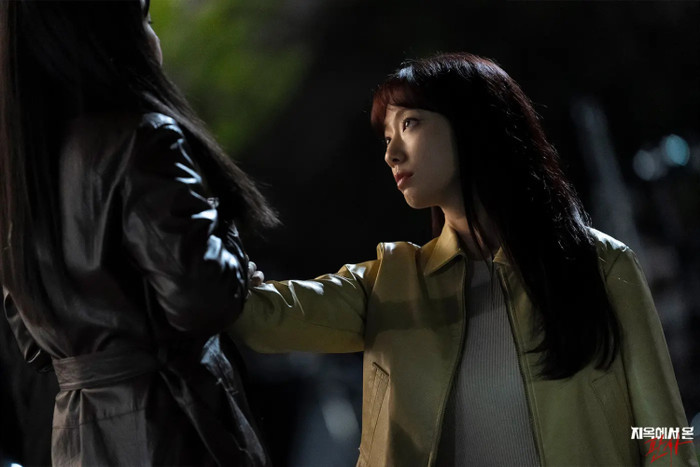 Ánh mắt sắc lạnh và thần thái tỏa ra sát khí của nữ chính Park Shin Hye khiến khán giả ớn lạnh. 