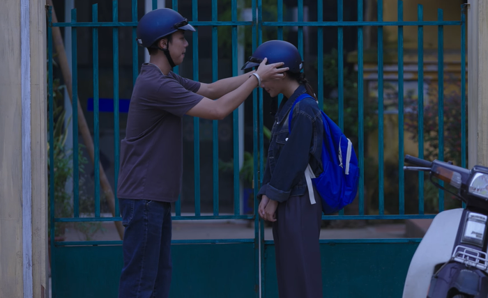 Hai tập phim mới nhất của Đi giữa trời rực rỡ tràn ngập những cảnh ngọt ngào giữa Pu và Chải nhưng vẫn không thể xoa dịu khán giả. 