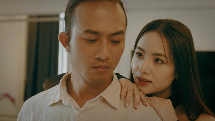 Mối quan hệ giữa Hồng (Doãn Quốc Đam) và Diễm (Việt Hoa) vẫn còn là bí ẩn. 