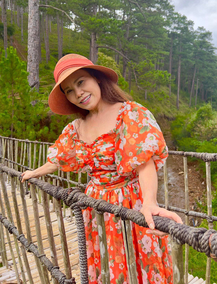 Mẹ Hồ Ngọc Hà chăm chỉ tập luyện Yoga giữ gìn vóc dáng trong nhiều năm qua.