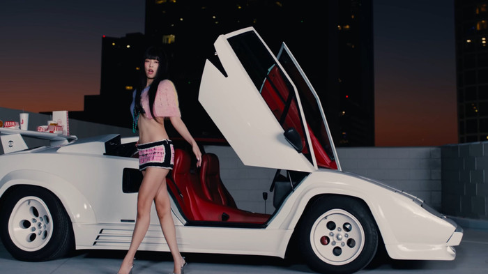 'Chơi tất tay' sau khi rời YG, Jennie khiến fan hụt hẫng vì chi tiết giống Lisa Ảnh 1