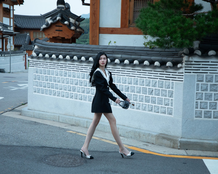 Phong cách thời trang khám phá đường phố của Jolie Nguyễn.