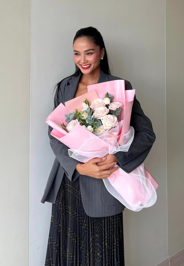 H'Hen Niê e thẹn, ngại ngùng và có những ngày khác lạ. 