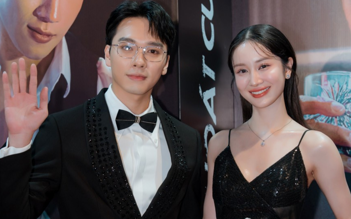 Cặp đôi Jun Vũ - Hải Nam diện đồ 'tone sur tone', gây sốt vì sự đẹp đôi, tình tứ. Vừa qua, Hải Nam có màn kết hợp với Quốc Cường trong phim điện ảnh Cám. Phim đã vượt 117 tỷ, đang vững vàng ở top 5 phòng vé.