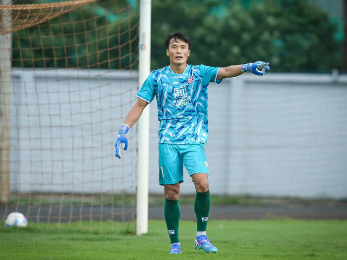 Thủ môn Bùi Tiến Dũng được đánh giá rất khó ra sân ở V.League. Ảnh: CLB TPHCM