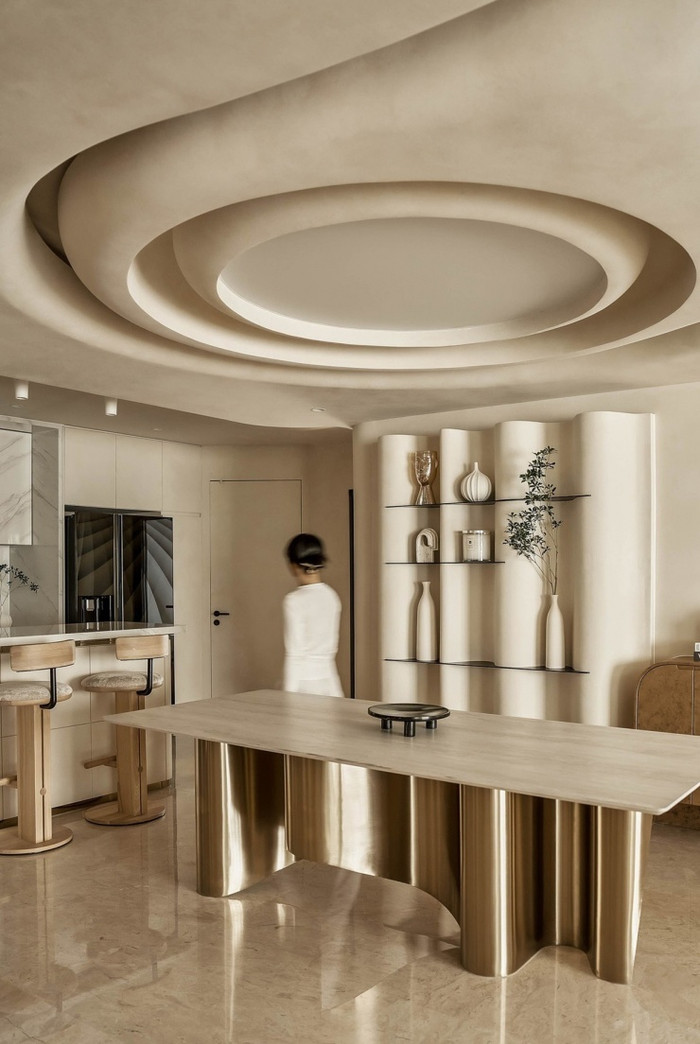 Đảo bếp và bàn ăn nhà Cường Đô La cực kỳ hợp với phong cách Wabi Sabi