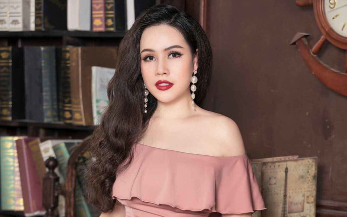 'Nữ diễn viên lùn nhất Việt Nam' công khai yêu tỷ phú người Tây 1m9 sau 9 tháng ly hôn Ảnh 2