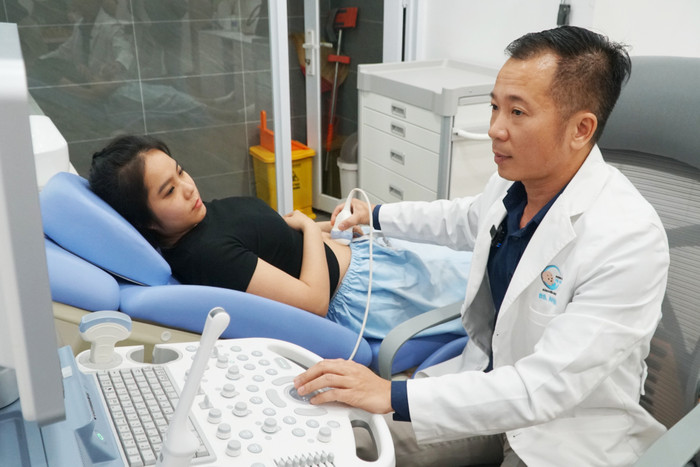 Nhiều bác sĩ ĐH Y Dược TPHCM đồng lòng thực hiện dự án thụ tinh ống nghiệm cho người thu nhập thấp.