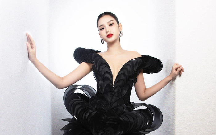 Hoa hậu Đỗ Thị Hà khoe nhan sắc ngày càng gợi cảm Ảnh 2