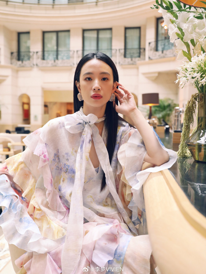 Nhiều đoàn phim khó chịu trước thái độ của Lý Mộng.