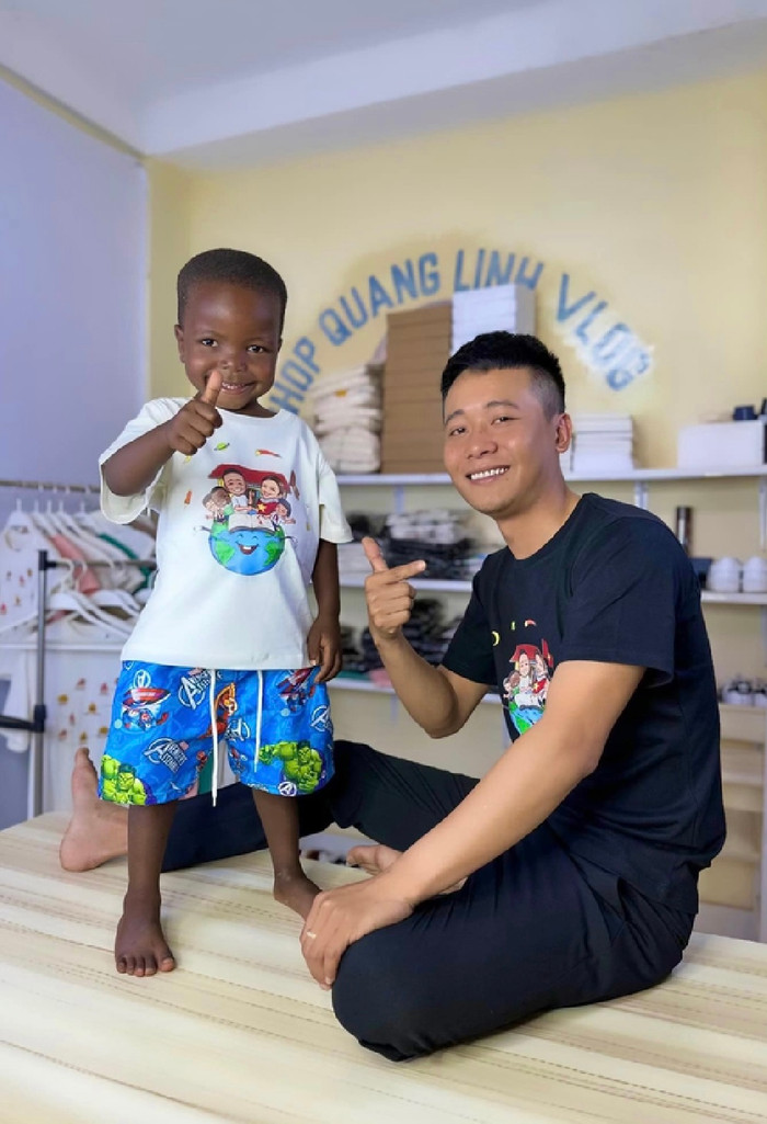 Lôi Con và Quang Linh Vlogs.