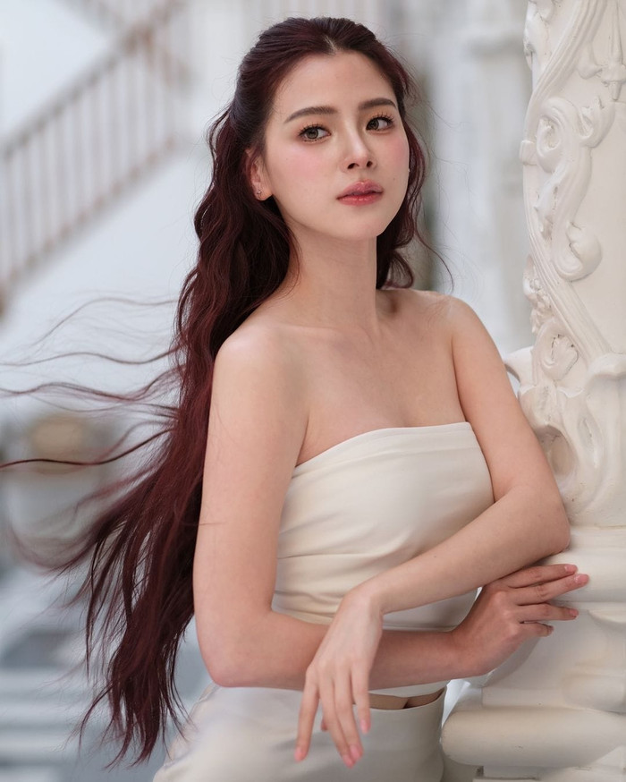 Baifern Pimchanok nổi tiếng qua loạt phim từ truyền hình đến điện ảnh