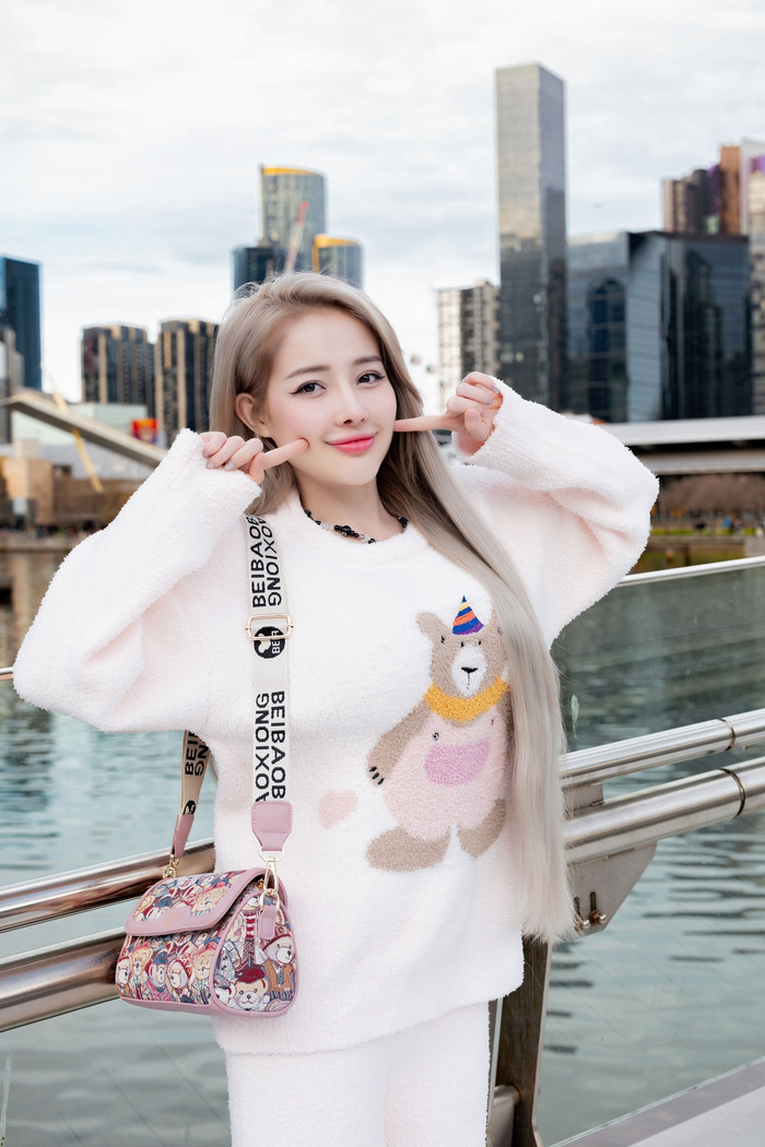 Ngân 98 từng có một thời gian giữ dáng mũi thon dài. Ảnh: FBNV