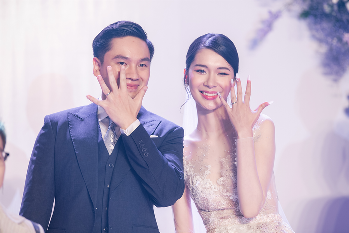 Lương Ý Như và chồng.