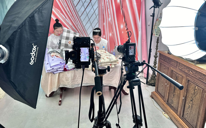 Người đẹp từng thi Hoa hậu Hoàn vũ Việt Nam bất ngờ đi livestream ở Trung Quốc Ảnh 2