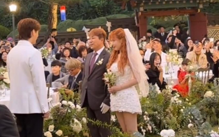 Cặp đôi ca sĩ bí mật tổ chức đám cưới Ảnh 2