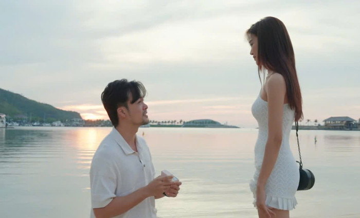 Anh Tuấn bí mật cầu hôn Anh Đào.