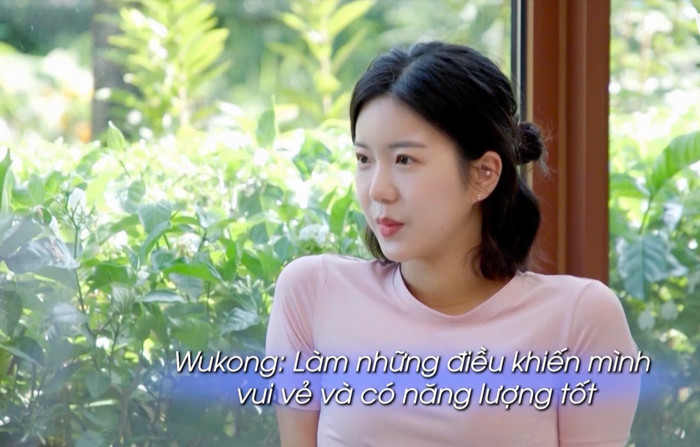 Hooyeon lắng nghe những tâm sự của Wukong.