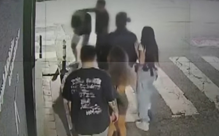 Xôn xao clip khán giả bị đánh khi xin chụp ảnh cùng nữ ca sĩ nổi tiếng Ảnh 2