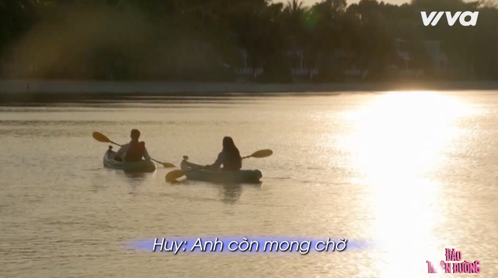 Cả hai đã có buổi chiều sup vui vẻ trên biển tại Phú Quốc.