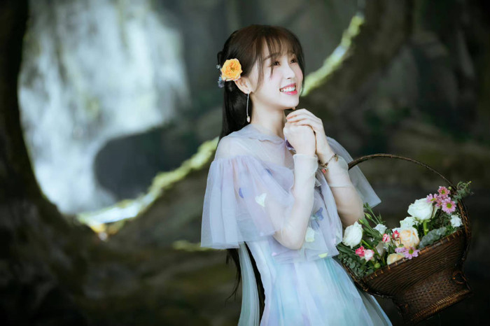 Không khó để đoán vai diễn nổi bật nhất làm nên tên tuổi Ngu Thư Hân là Thương Lan Quyết. Nhiều người cho rằng đến hiện tại, đây cũng là bộ phim nổi tiếng duy nhất của nữ diễn viên. Vai diễn Hoa Lan Nhỏ gây ra 2 luồng tranh cãi trái chiều: một bên tỏ ra vô cùng yêu thích, một bên lại chê bai vì quá 'dẹo', lố. 