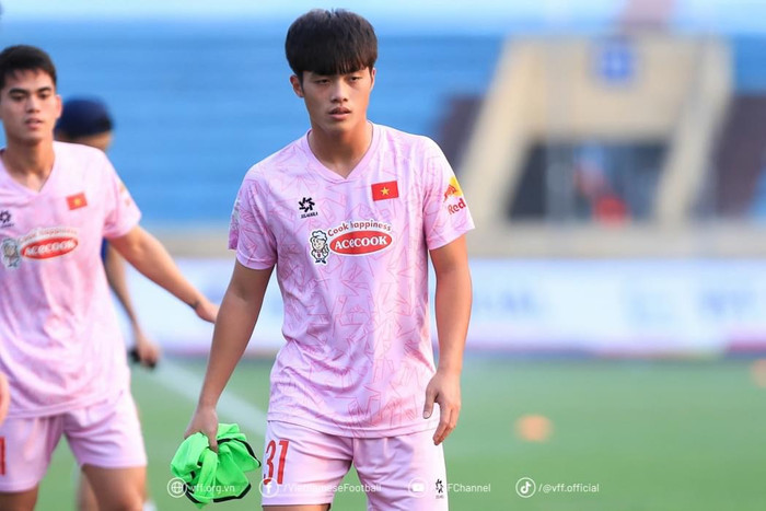 Theo thông tin của Saostar, CLB HAGL của bầu Đức đã quyết định để tiền đạo tuyển Việt Nam - Nguyễn Quốc Việt đến đội hạng Nhất. Ảnh: VFF